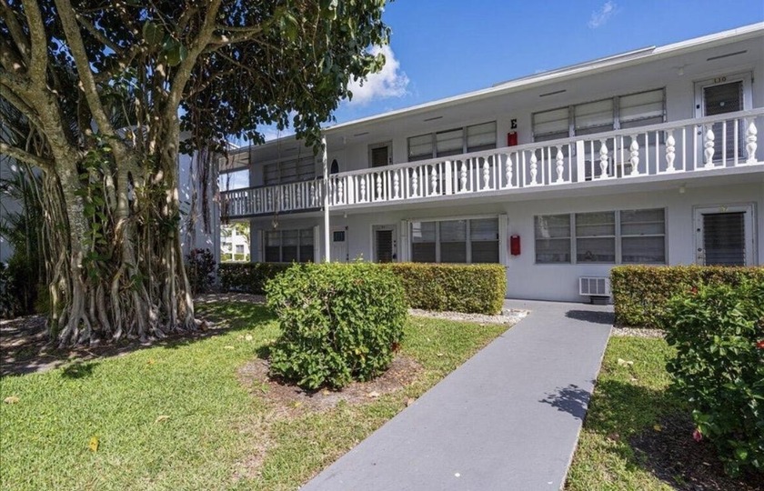 Welcome Home! Don't miss this delightful ground floor unit with - Beach Condo for sale in West Palm Beach, Florida on Beachhouse.com