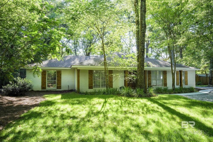 Welcome to 23948 3rd Street! Located in the heart of Montrose - Beach Home for sale in Fairhope, Alabama on Beachhouse.com