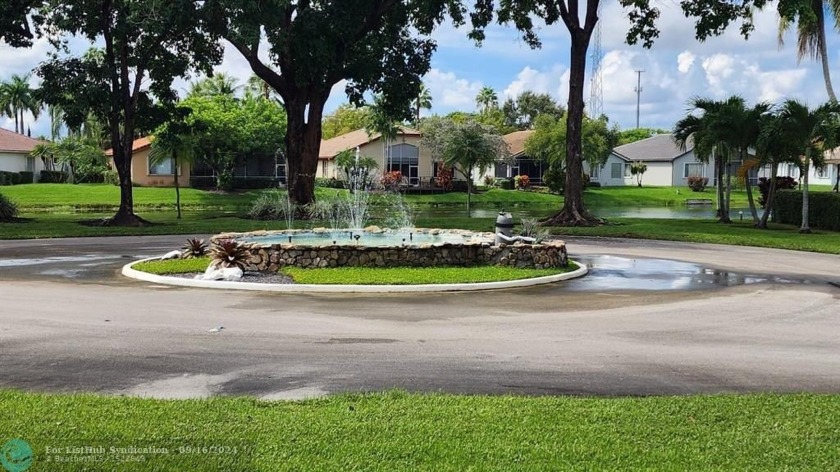 Introducing a beautifully renovated (2023) ground-floor condo - Beach Condo for sale in Tamarac, Florida on Beachhouse.com