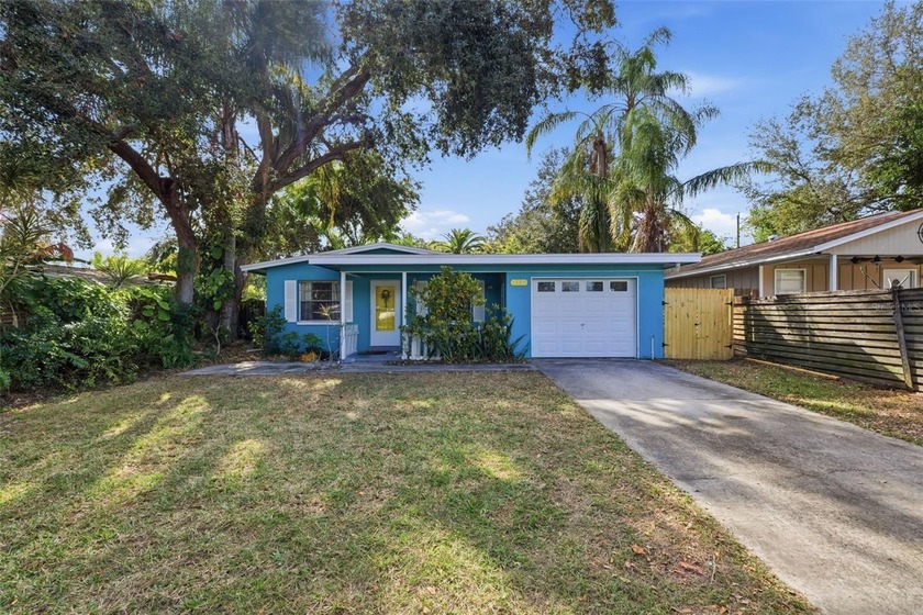 This inviting 3 bedroom,1 bath residence offers 936 square feet - Beach Home for sale in Clearwater, Florida on Beachhouse.com