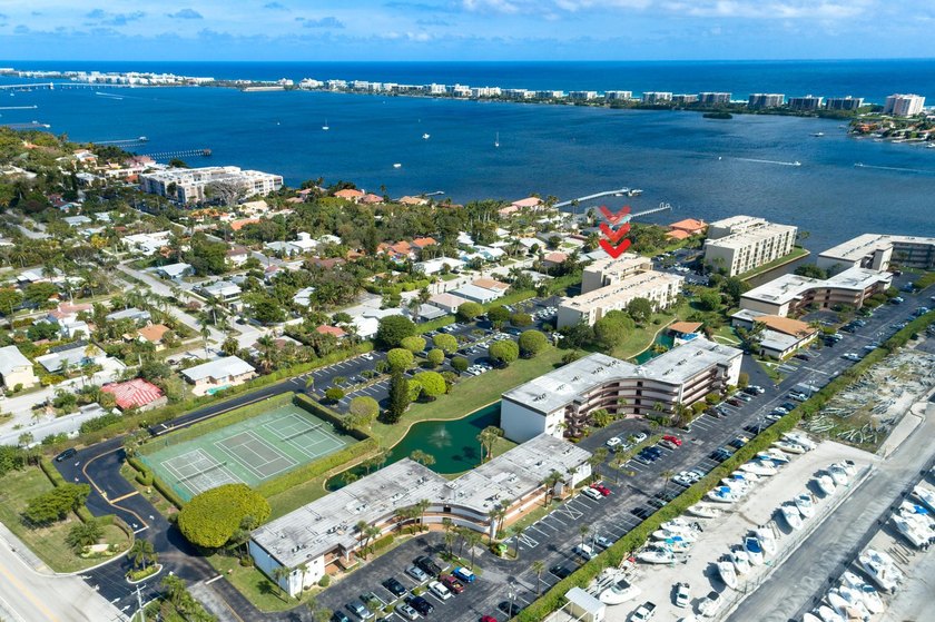 Fabulous southern views overlooking the pool and canal set the - Beach Condo for sale in Lantana, Florida on Beachhouse.com