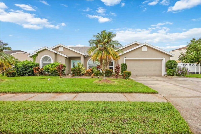 Welcome to your Florida dream home in the highly desirable - Beach Home for sale in Bradenton, Florida on Beachhouse.com