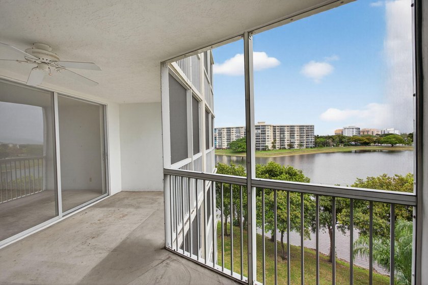 Great opportunity to own a 1 bedroom, 1.5 bathroom king unit in - Beach Condo for sale in Pompano Beach, Florida on Beachhouse.com