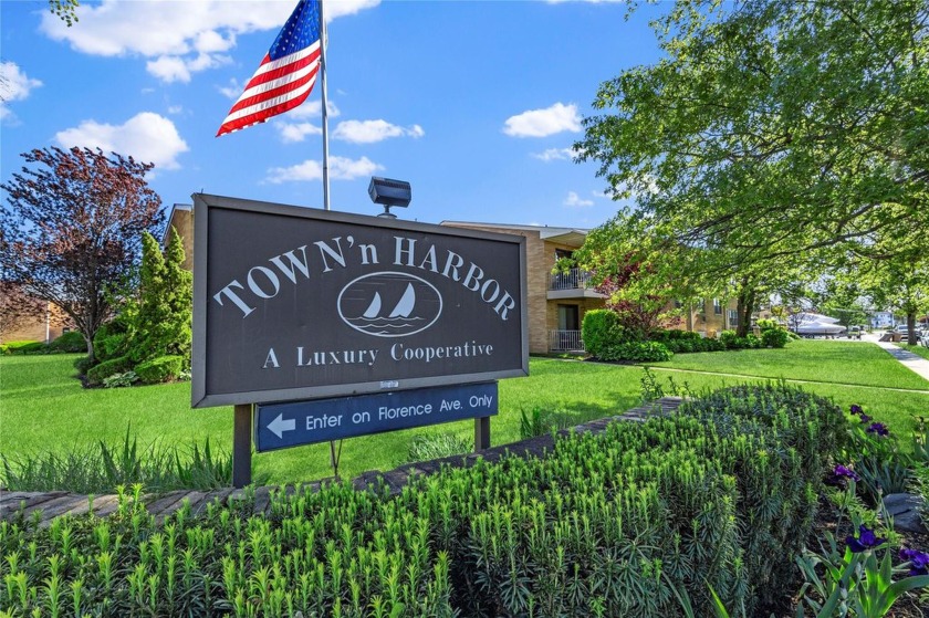 Welcome to 12 Florence Pl Unit 29A. Large 2 Bedroom 2 Bathroom - Beach Home for sale in Freeport, New York on Beachhouse.com