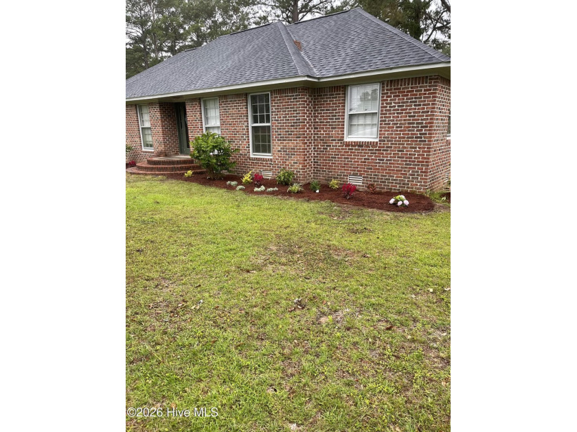 Gorgeous brick home on the golf course, lovingly maintained and - Beach Home for sale in New Bern, North Carolina on Beachhouse.com