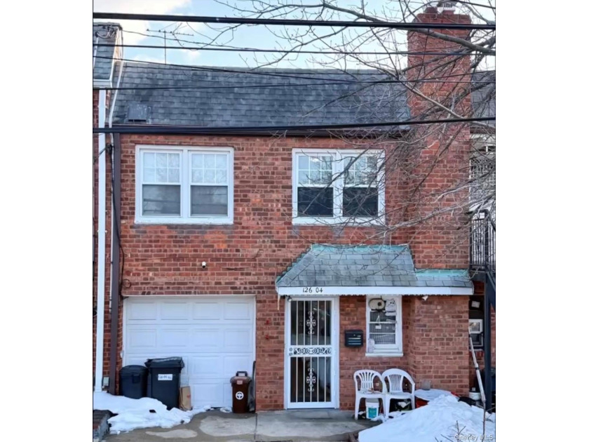 Legal Single -family attached home located in College Point - Beach Home for sale in College Point, New York on Beachhouse.com