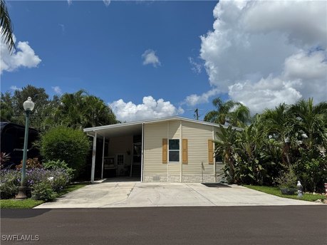 B27 This 2-bedroom 2-bath home is landscaped to give you privacy - Beach Home for sale in Fort Myers, Florida on Beachhouse.com