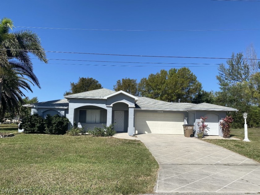 For sale by owner gorgeous CBD 3/2 home located in a double size - Beach Home for sale in Cape Coral, Florida on Beachhouse.com