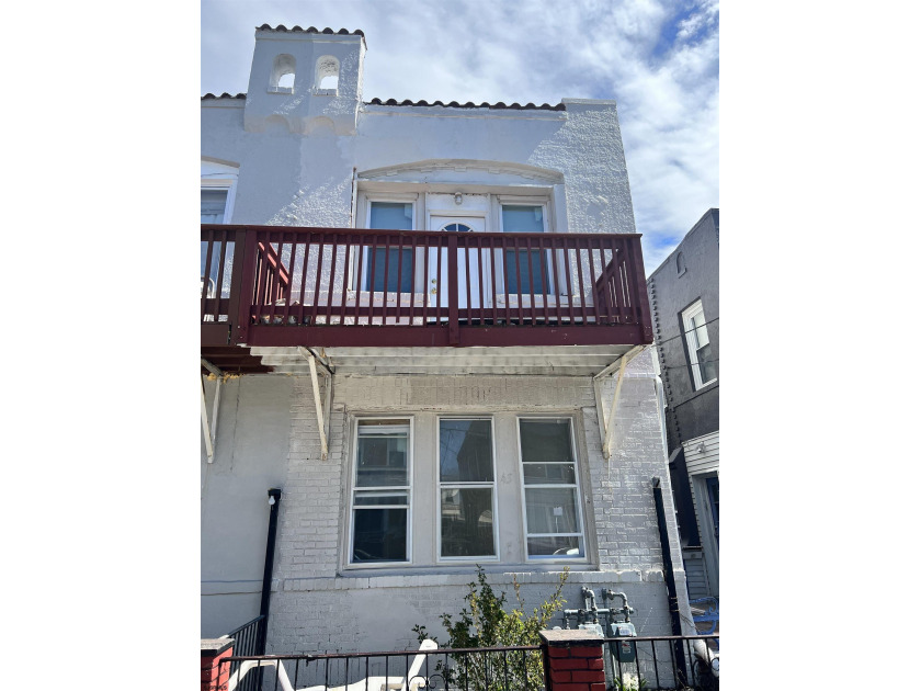 Deal of the year !!! spacious and reasonably priced Duplex on - Beach Home for sale in Atlantic City, New Jersey on Beachhouse.com