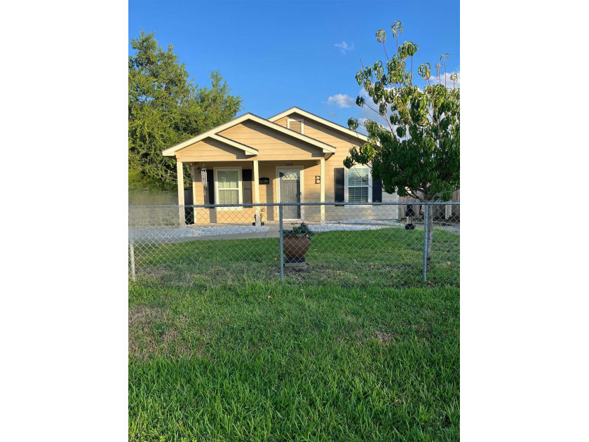 Welcome to this charming 3-bedroom, 2-bath all-electric home - Beach Home for sale in Port Arthur, Texas on Beachhouse.com