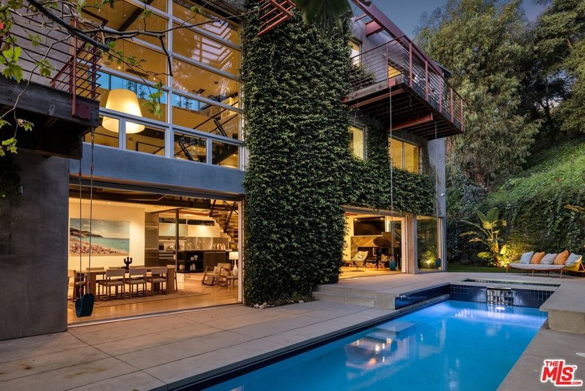 Tucked away on a cul-de-sac and designed by Melinda Gray, AIA - Beach Home for sale in Santa Monica, California on Beachhouse.com