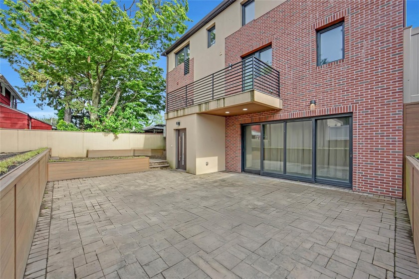 Amazing Modern Custom-Built Corner Home on Quiet Street in - Beach Home for sale in College Point, New York on Beachhouse.com