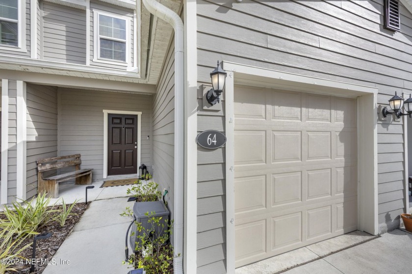 This like-new beauty is ready for you to call it home! As you - Beach Townhome/Townhouse for sale in St Augustine, Florida on Beachhouse.com