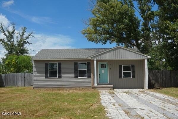 Much sought after City of Lynn Haven offering a wonderful - Beach Home for sale in Lynn Haven, Florida on Beachhouse.com