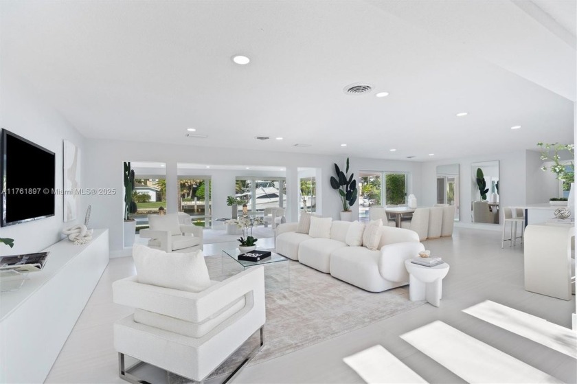 Experience the ultimate waterfront lifestyle in this stunningly - Beach Home for sale in Lighthouse Point, Florida on Beachhouse.com