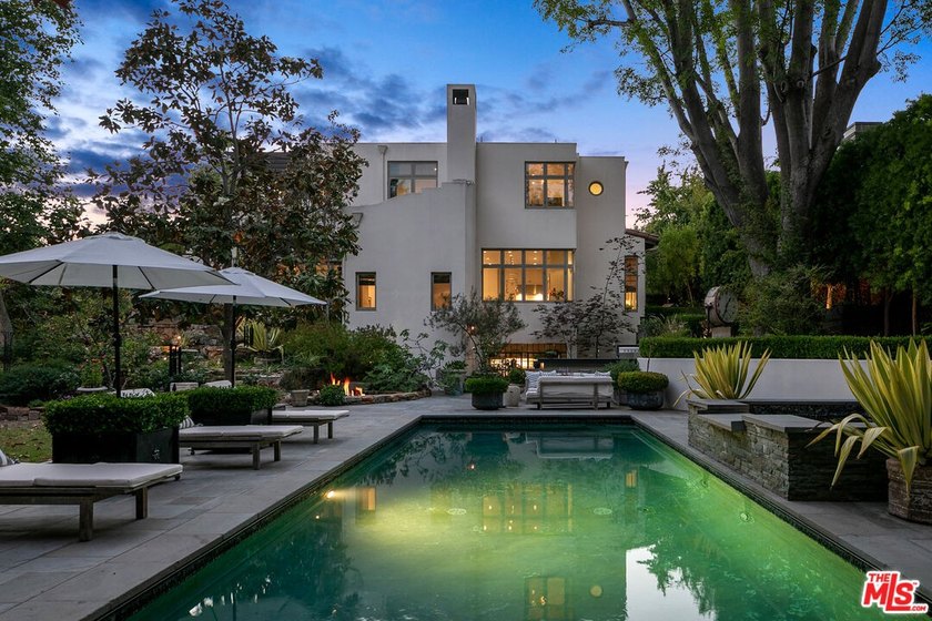 Discover a rare sanctuary in the Pacific Palisades an untouched - Beach Home for sale in Pacific Palisades, California on Beachhouse.com