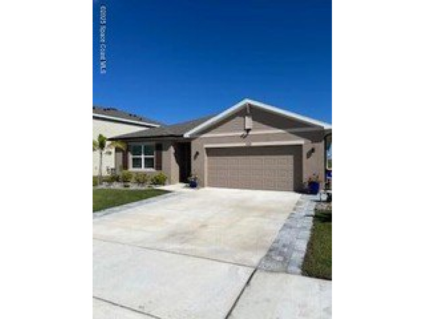 Premium lake front lot, one story home. Very spacious 4 bedroom - Beach Home for sale in Rockledge, Florida on Beachhouse.com