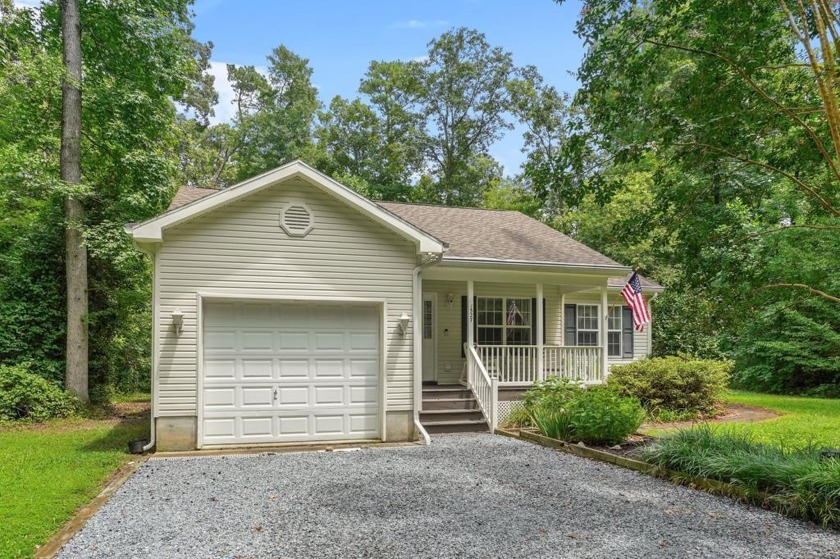 5/6 Cozy home built on one of the largest lots in Captains Cove - Beach Home for sale in Greenbackville, Virginia on Beachhouse.com