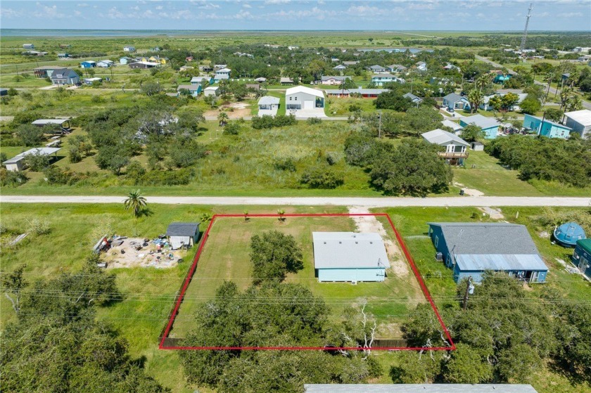 Holiday Beach Bungalow on a Quarter Acre! Cute coastal getaway - Beach Home for sale in Rockport, Texas on Beachhouse.com