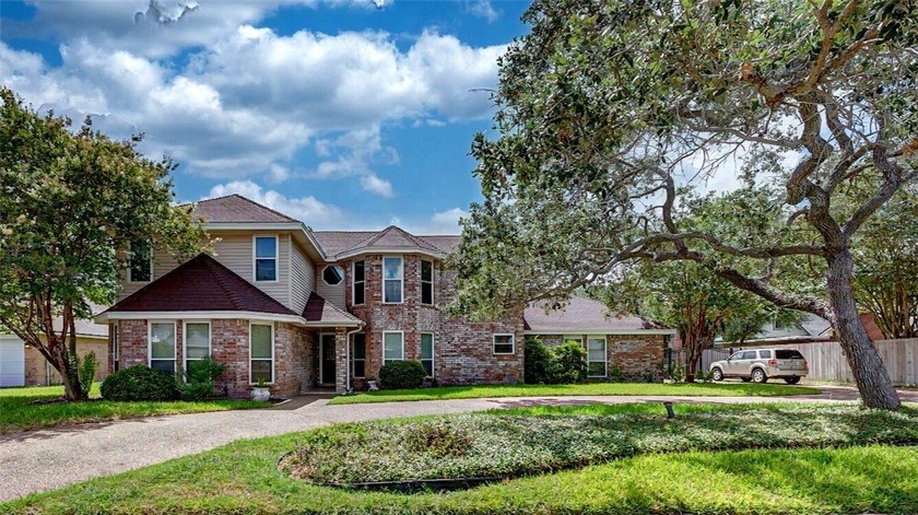 SELLER WILL ENTERTAIN ALL OFFERS AND WILLING TO PAY TOWARD - Beach Home for sale in Corpus Christi, Texas on Beachhouse.com