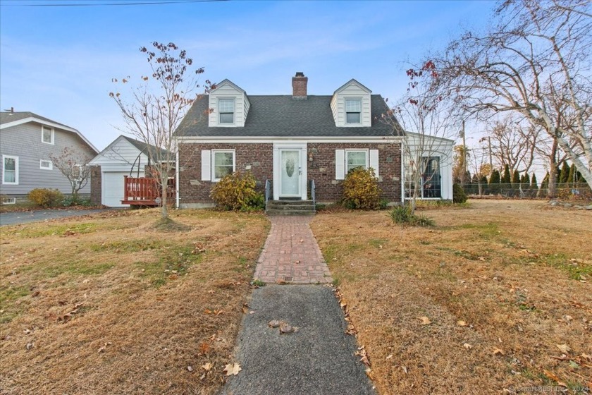 Welcome home to the beautiful and quaint neighborhood of - Beach Home for sale in Stratford, Connecticut on Beachhouse.com