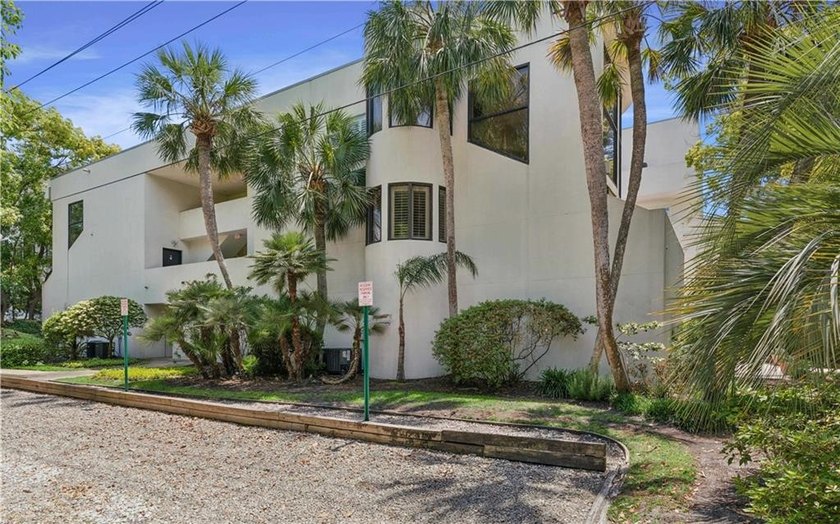 Great Location in the heart of the Saint Simons Village. This - Beach Condo for sale in Saint Simons, Georgia on Beachhouse.com