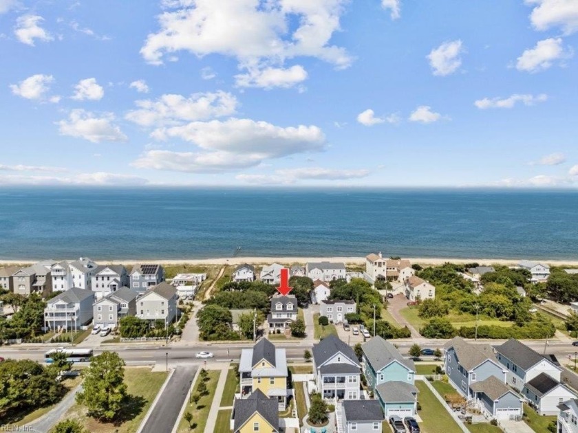 This beautifully updated 4-bedrm, 2.5-bathrm home offers - Beach Home for sale in Norfolk, Virginia on Beachhouse.com