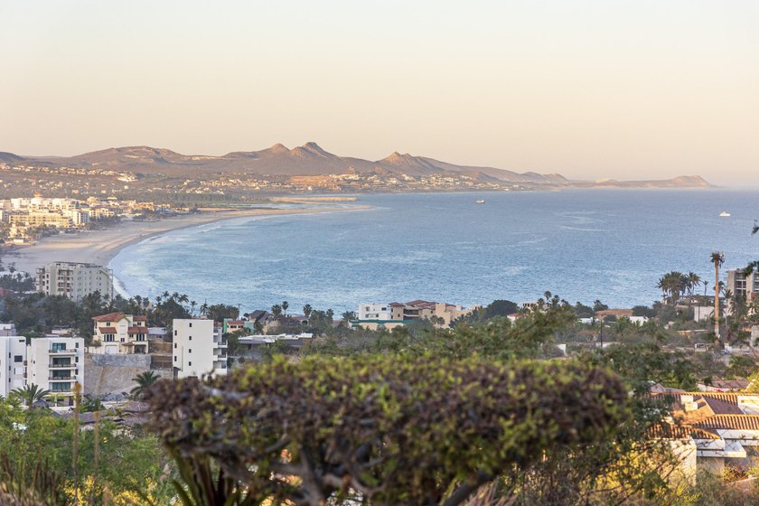 Set on a very private, premier 1.5-acre ridge-top parcel, Casa - Beach Home for sale in San Jose Corridor,  on Beachhouse.com