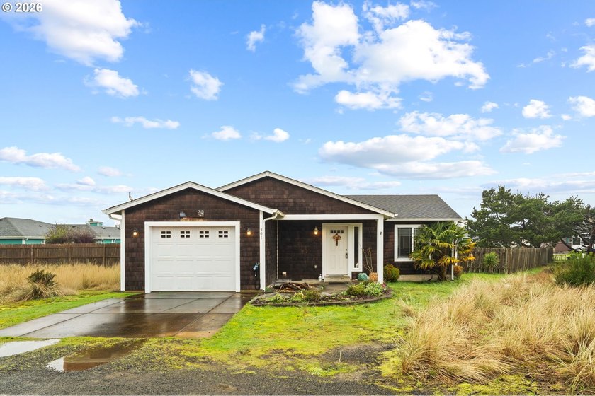 Tucked away in the charming coastal community of Ocean Park - Beach Home for sale in Ocean Park, Washington on Beachhouse.com