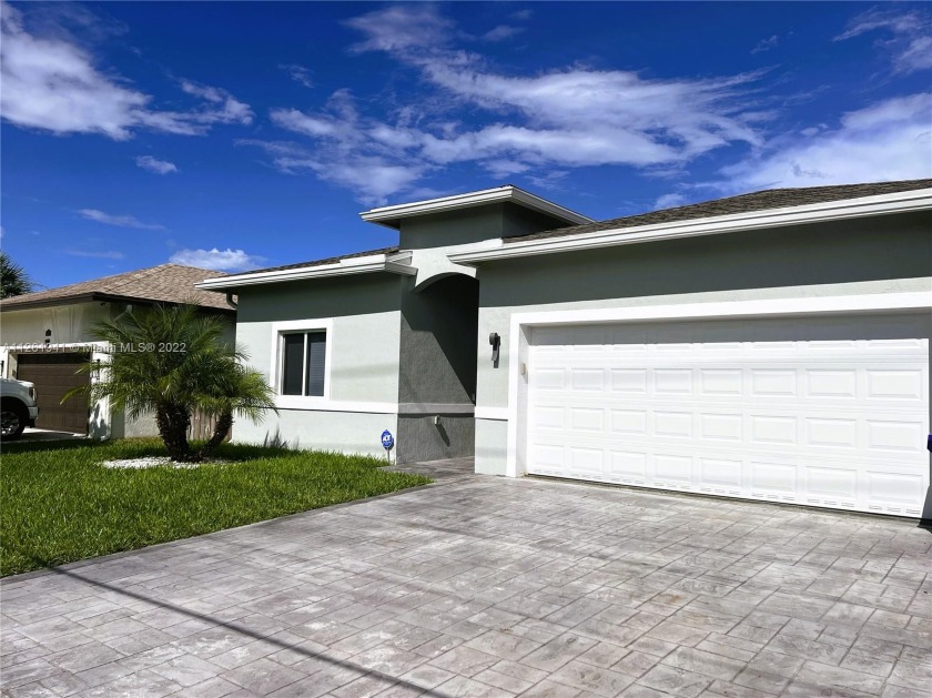 This beautiful single family home is modern, newer construction - Beach Home for sale in Pompano  Beach, Florida on Beachhouse.com