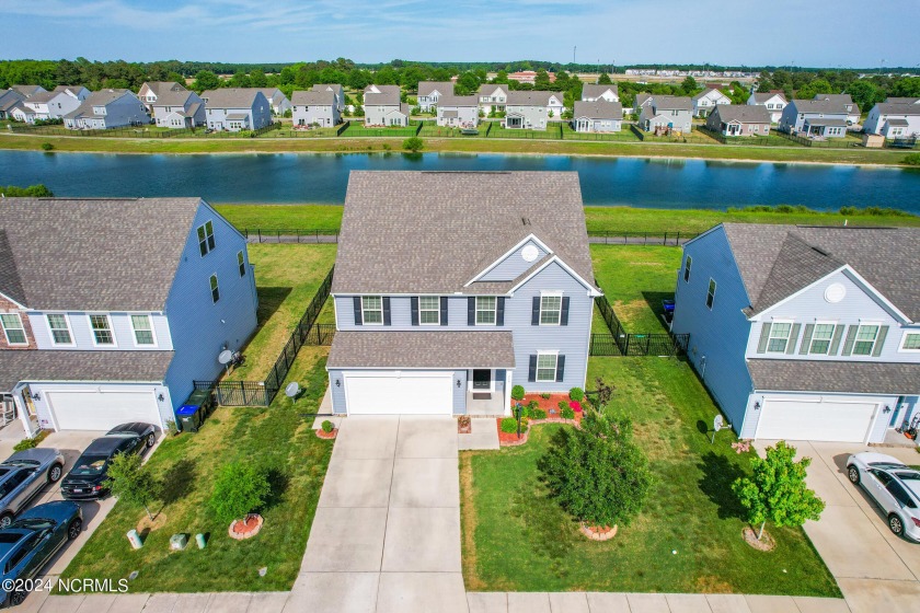 4 mi from VA line! Discover a beautiful 4-bdrm (2 en suites) w/ - Beach Home for sale in Moyock, North Carolina on Beachhouse.com