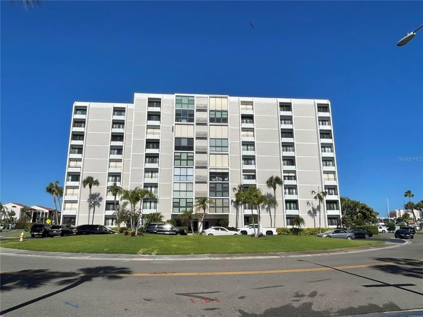 Stroll into Unit 503 in Clearwater Point's Commodore Building - Beach Condo for sale in Clearwater, Florida on Beachhouse.com