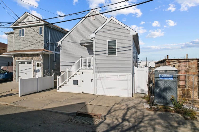 Welcome to 12 James St South, your dream waterfront oasis in - Beach Home for sale in East Rockaway, New York on Beachhouse.com