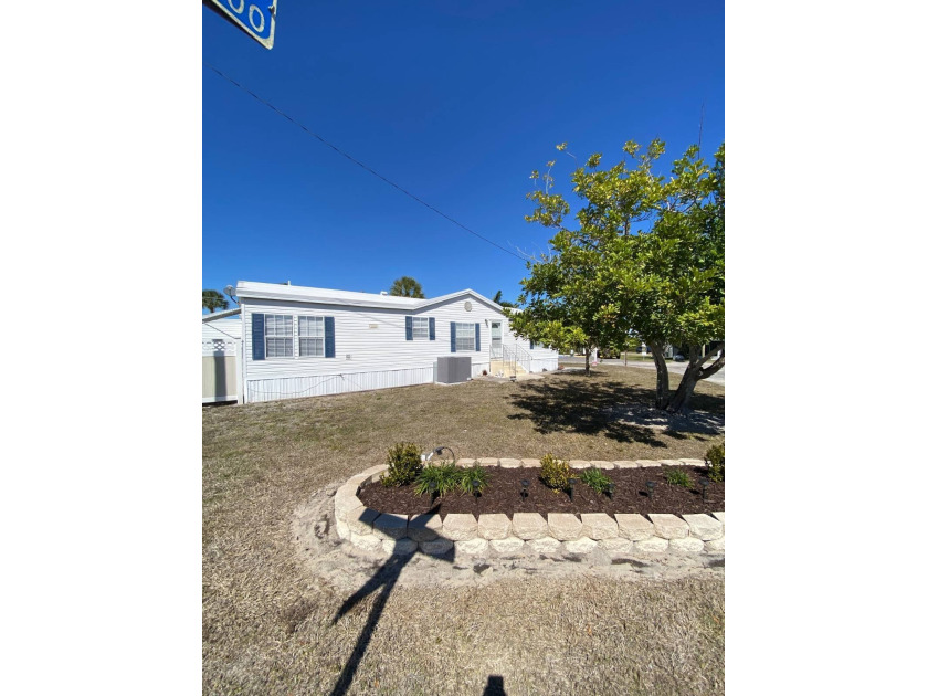 Come enjoy this 3-bedroom, 2-bathroom home with new rubber roof - Beach Home for sale in Ruskin, Florida on Beachhouse.com