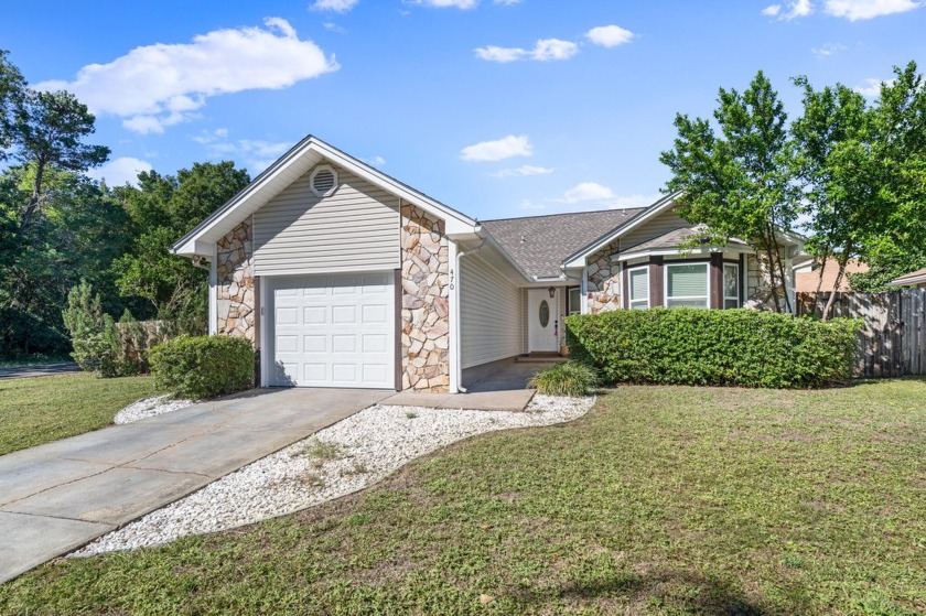 This cozy, corner lot home is just minutes from Hurlburt Field - Beach Home for sale in Mary Esther, Florida on Beachhouse.com