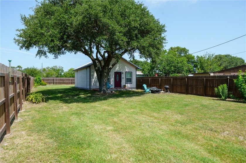 Welcome to 735 S Ann in Rockport, Texas-a fully furnished - Beach Home for sale in Rockport, Texas on Beachhouse.com