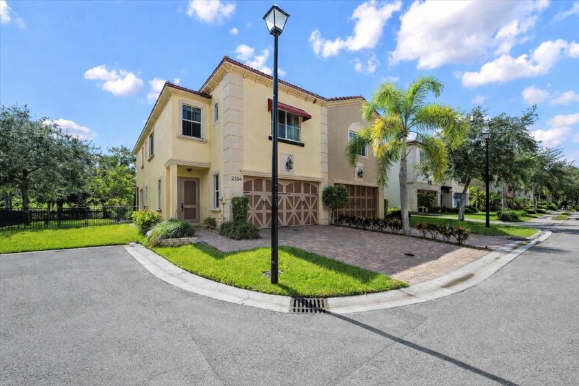 Immaculately maintained 3-bedroom corner-lot townhome in the - Beach Townhome/Townhouse for sale in West Palm Beach, Florida on Beachhouse.com