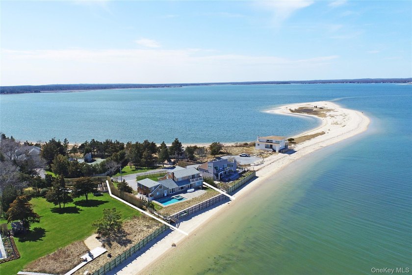 Recently expanded and renovated with a fresh, modern coastal - Beach Home for sale in Hampton Bays, New York on Beachhouse.com