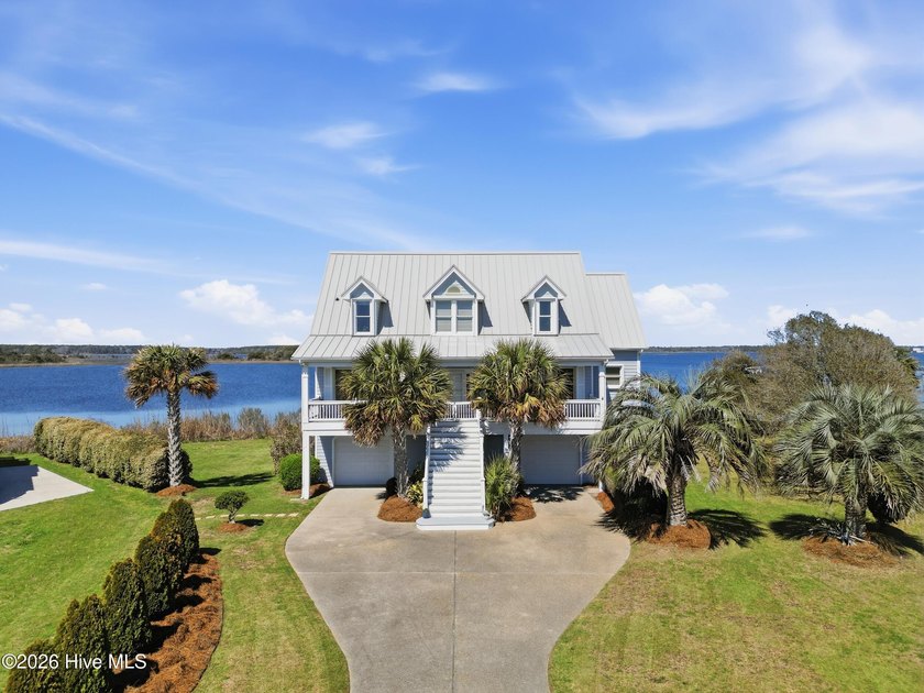 Positioned at the end of a quiet cul-de-sac with expansive - Beach Home for sale in North Topsail Beach, North Carolina on Beachhouse.com