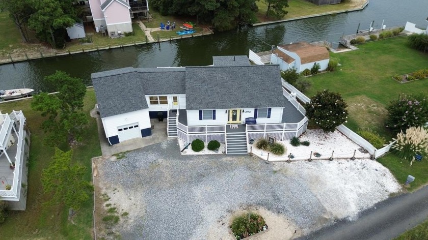 WOWTHIS IS A RARE TREAT!!! This beautiful waterfront home offers - Beach Home for sale in Chincoteague Island, Virginia on Beachhouse.com