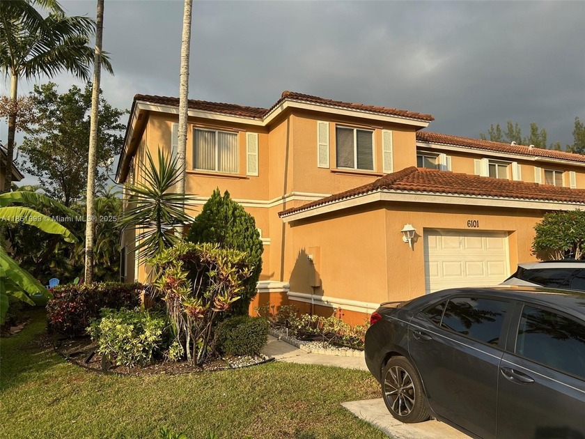 Just listed townhome, ideal for your first - Beach Home for sale in West Palm Beach, Florida on Beachhouse.com