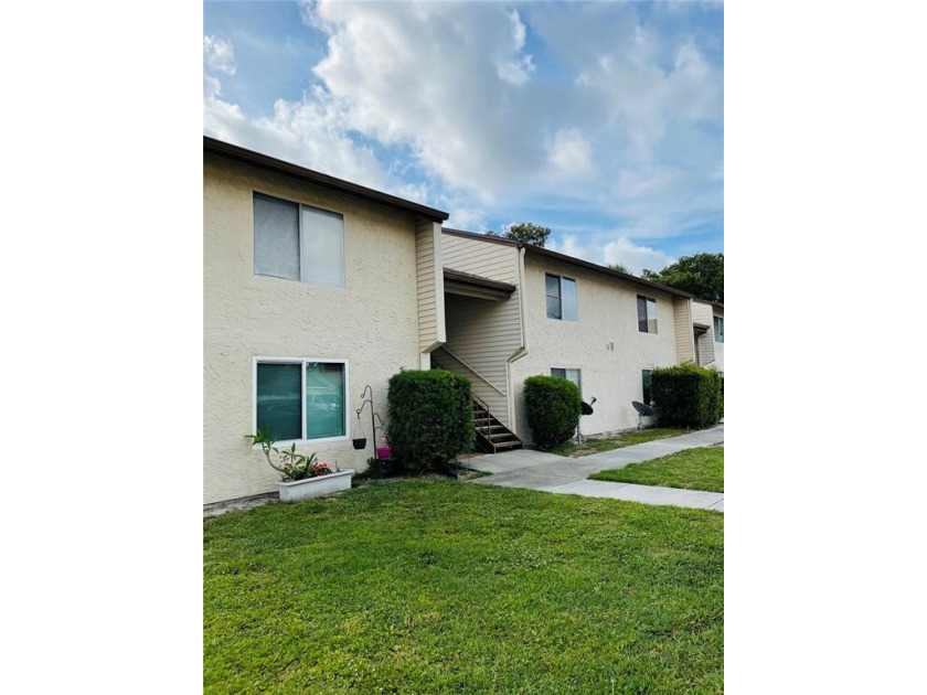 ATTENTION INVESTORS! Great rental opportunity! New Roof, Fresh - Beach Condo for sale in St. Petersburg, Florida on Beachhouse.com