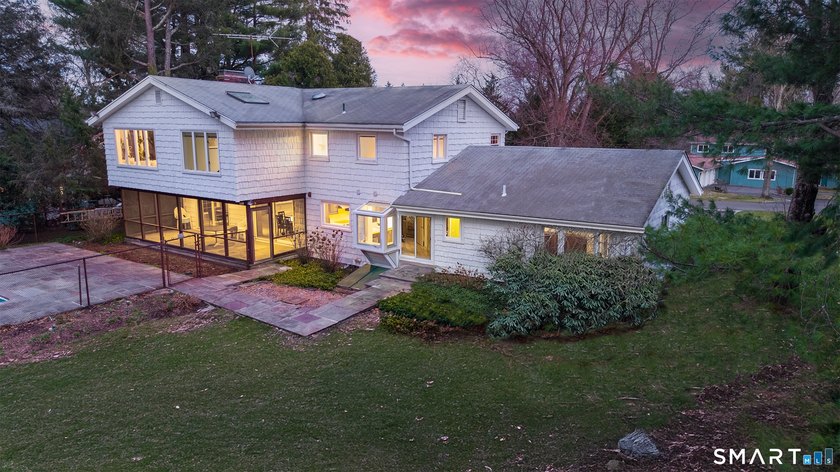Designer-owned CT Garden House. A rare North Stamford offering - Beach Home for sale in Stamford, Connecticut on Beachhouse.com