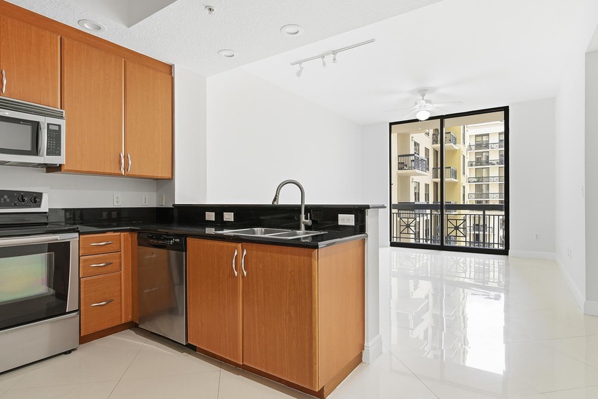 Beautiful 1-bedroom residence with a powder room, overlooking - Beach Condo for sale in West Palm Beach, Florida on Beachhouse.com