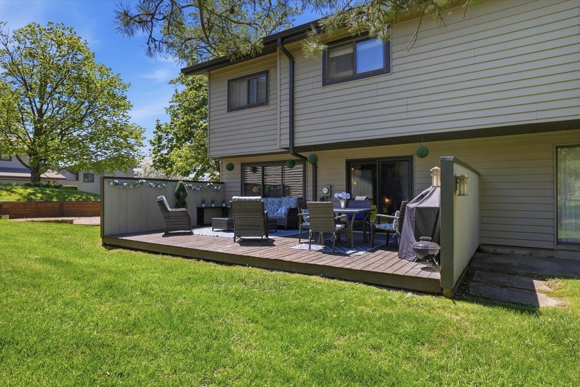 Tremendous value for this updated end-unit condo in the - Beach Condo for sale in Milwaukee, Wisconsin on Beachhouse.com