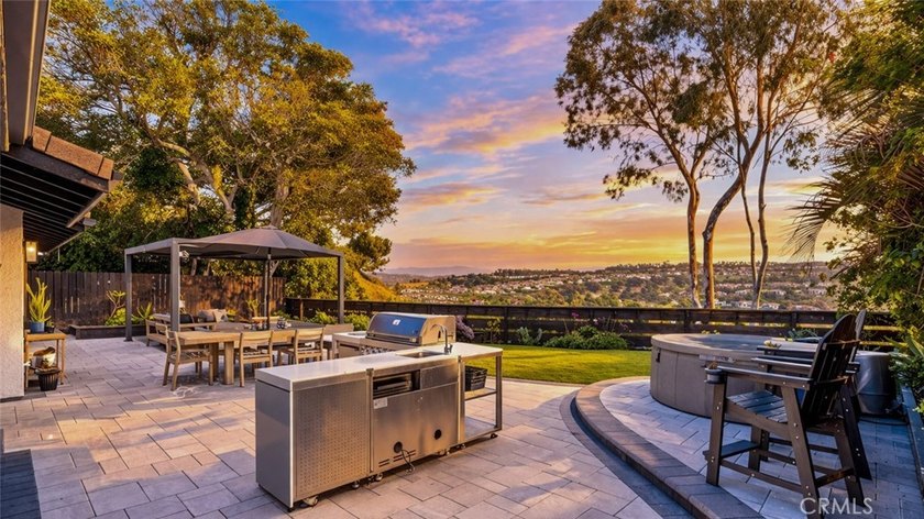 Welcome to your dream single-level mid-century home with a 70's - Beach Home for sale in San Clemente, California on Beachhouse.com