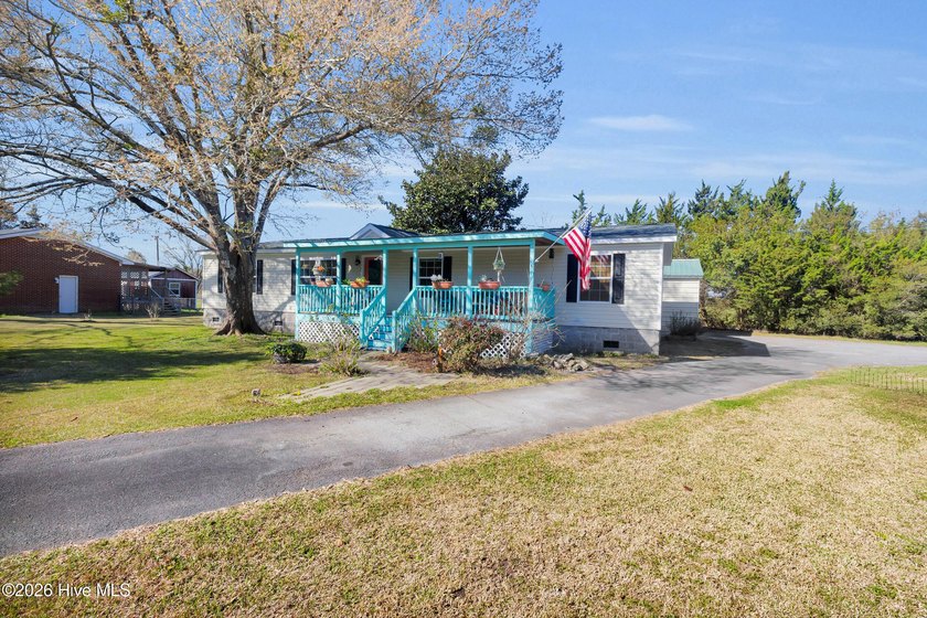 Welcome to easy coastal living at 1873 Highway 101--where space - Beach Home for sale in Beaufort, North Carolina on Beachhouse.com