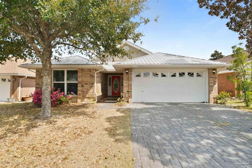 Investor Alert or Ideal Vacation Home! Located less than 1 mile - Beach Home for sale in Destin, Florida on Beachhouse.com
