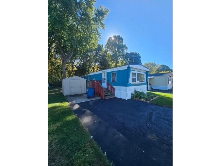 RARE OFFERING!!! Grab this nice 2 bedroom 728 square foot Mobile - Beach Home for sale in Benton Harbor, Michigan on Beachhouse.com