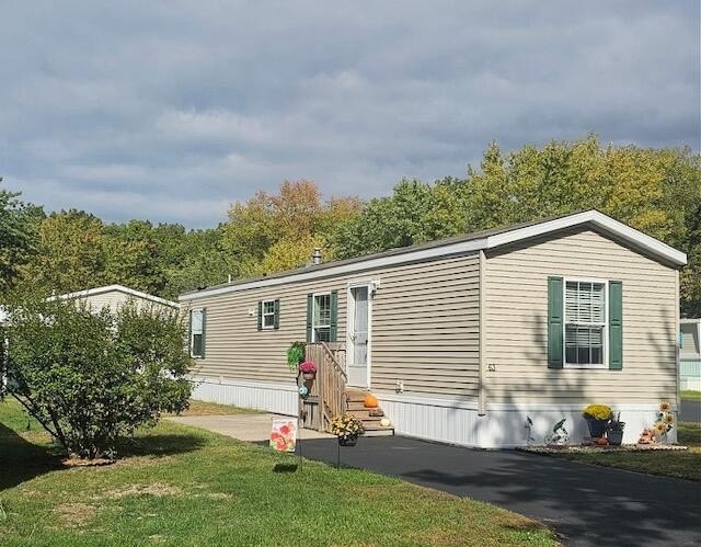 Very Beautiful nearly new Mobile Home in North Shore Estates Lot - Beach Home for sale in Benton Harbor, Michigan on Beachhouse.com